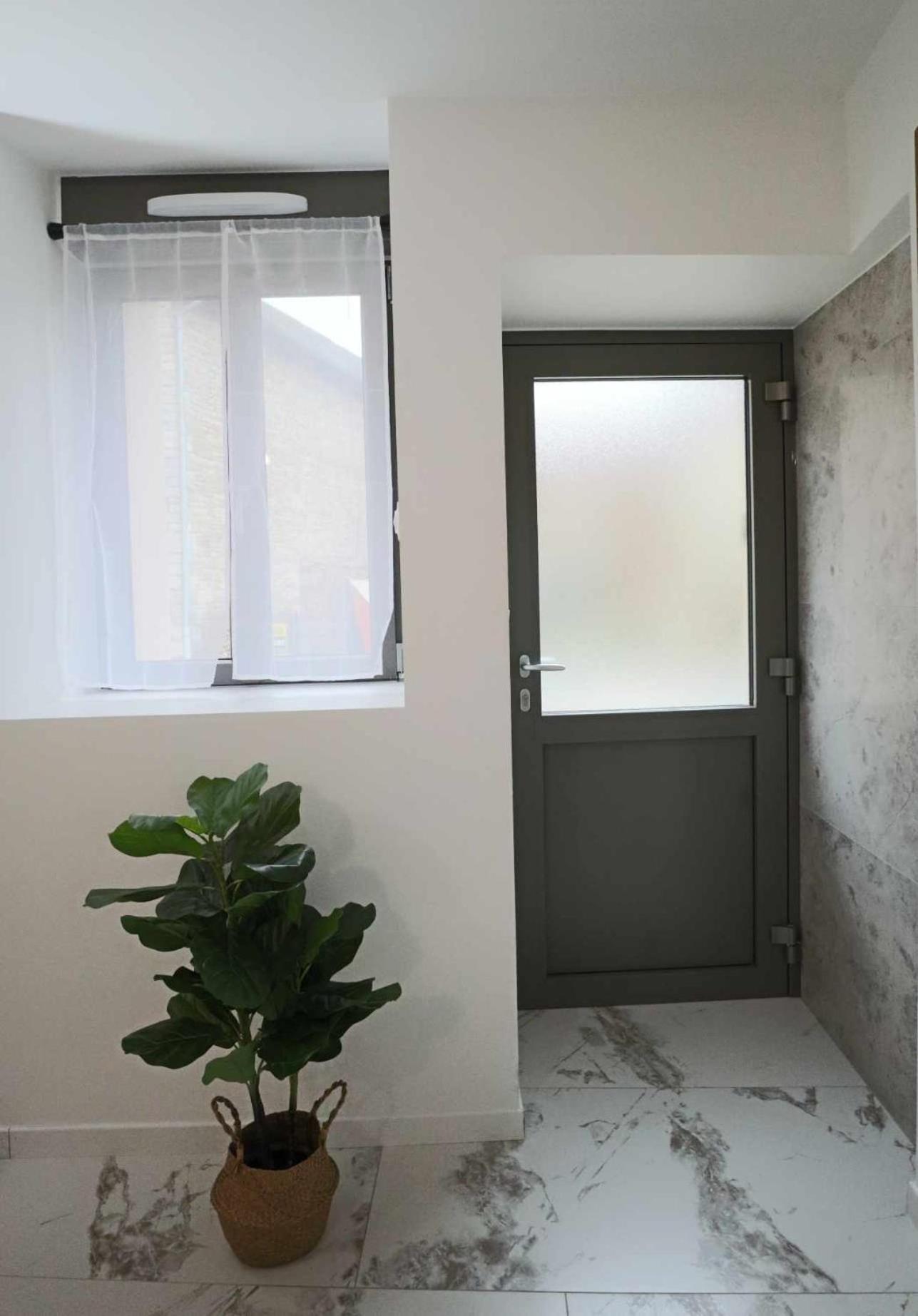 Appartement Le Moderne Ideal Pour Couples Et Professionnels Ornans Exterior foto
